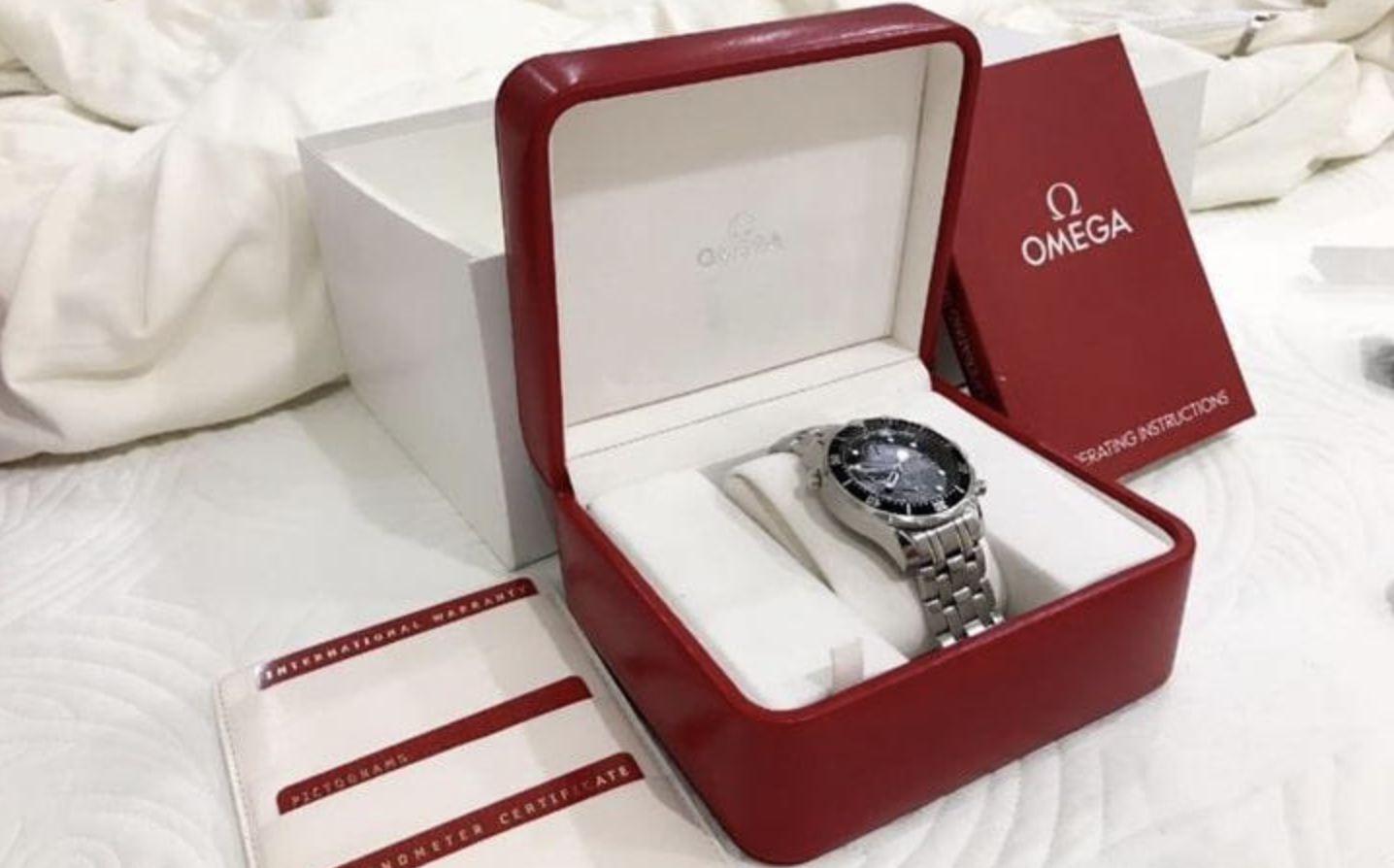 Hướng dẫn cách tự phân biệt, thẩm định thật giả đồng hồ Omega 2 Full phu kien Omega chinh hang