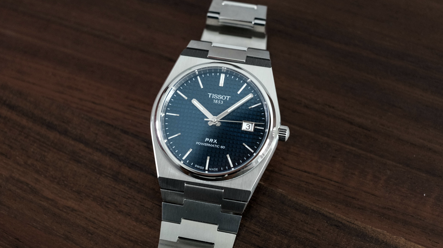 Hướng dẫn cách tự phân biệt, thẩm định thật giả đồng hồ Tissot 5 Mot chiec Tissot PRX doi moi