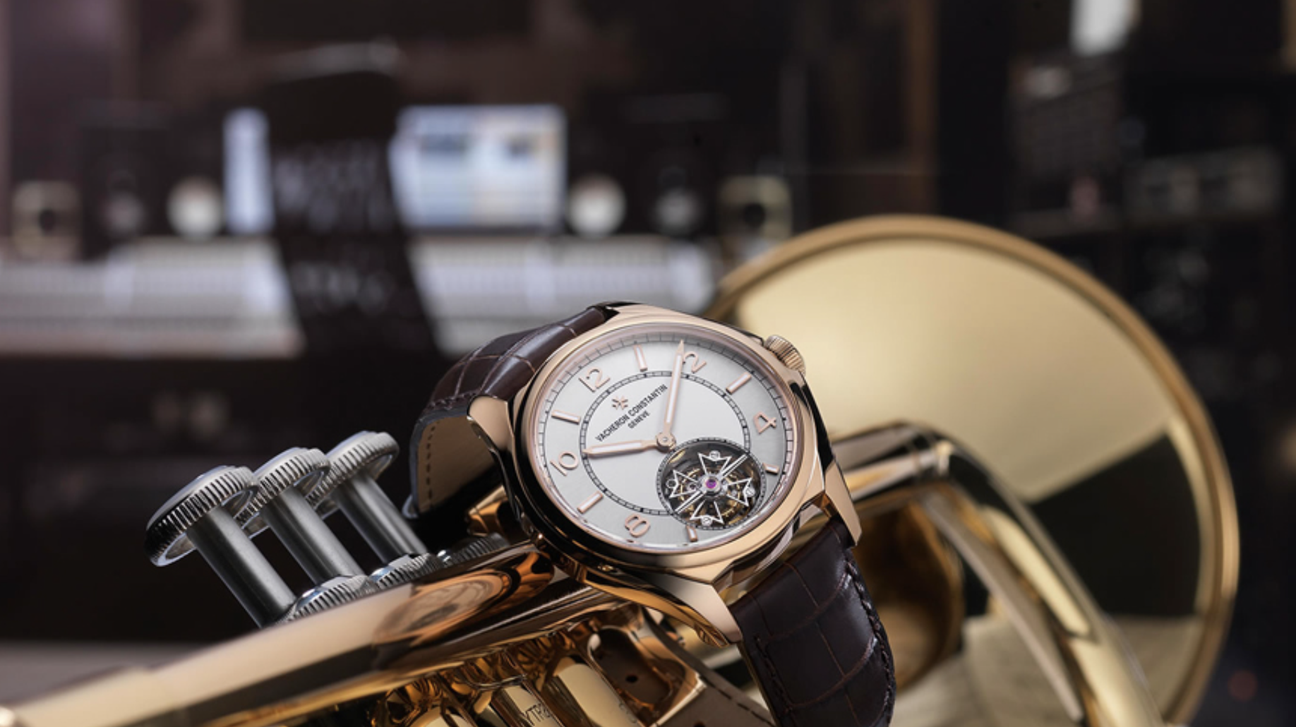 Hướng dẫn cách tự phân biệt, thẩm định thật giả đồng hồ Vacheron Constantin 6 Trung bay Vancheron Constantin